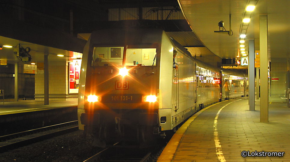 DB 101 131 mit Metropolitan nach Hamburg am 5. Oktober 2004 in Düsseldorf Hbf