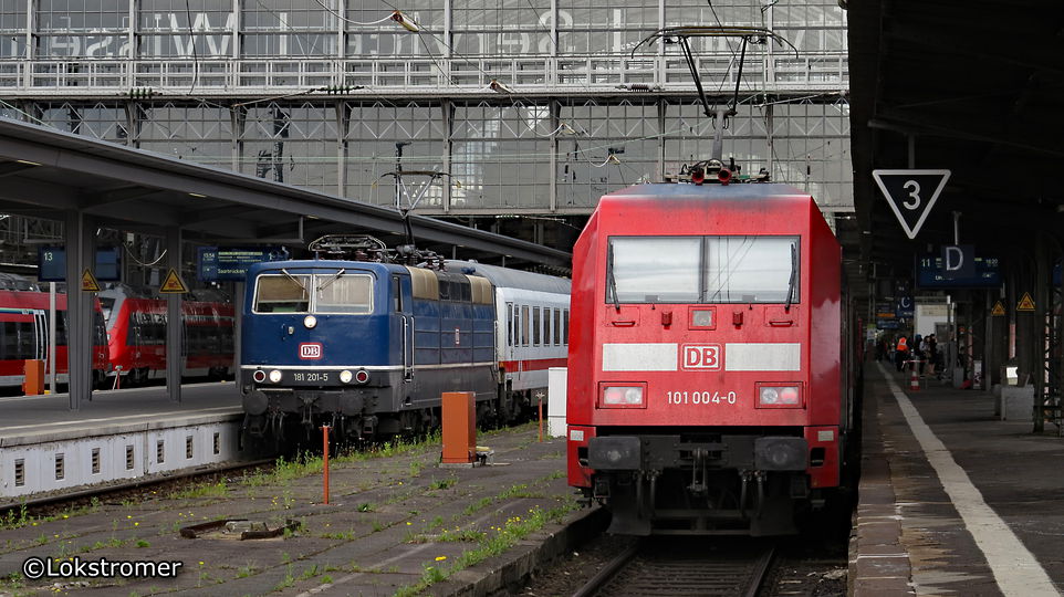 DB 101 004 begegnet am 17. April 2015 in Frankfurt/M. Hbf der Zweisystemlok 181 201