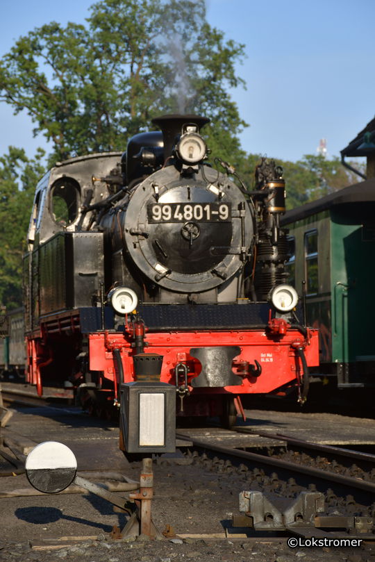 Weichenlaterne und 99 4801 in Göhren, 13. Juli 2019