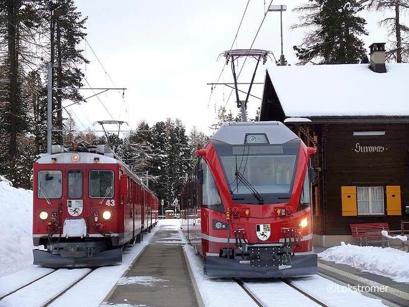 Die ersten Allegra der RhB wurden vor 15 Jahren auf der Albula- und auf der Berninabahn getestet. Hier kreuzt RhB-Allegra 3501 am 10.11.2009 in Surovas mit einem Regio nach Tirano mit RhB-Tw ABe4/4-43.