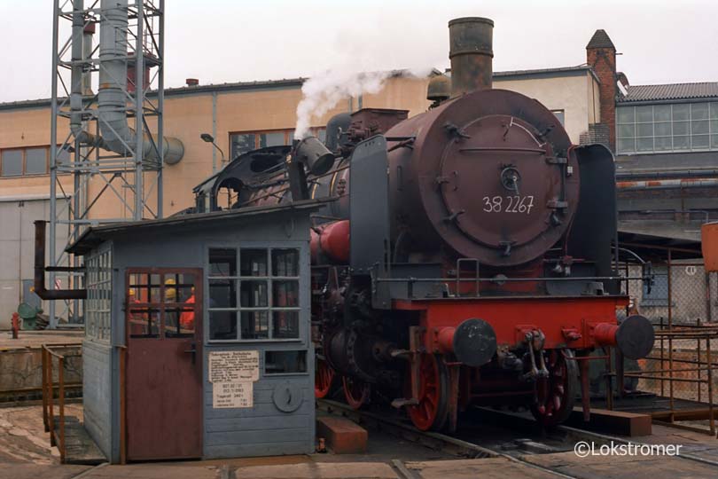 DR 38 2267 im Raw Meiningen am 17.03.1992