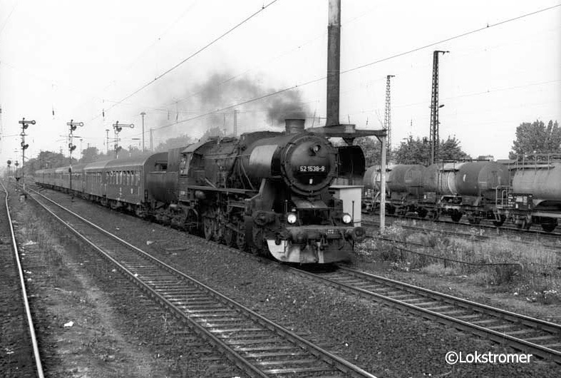 DR 52 1538 mit DMV-Sonderzug in Altenburg am 24.09.1983