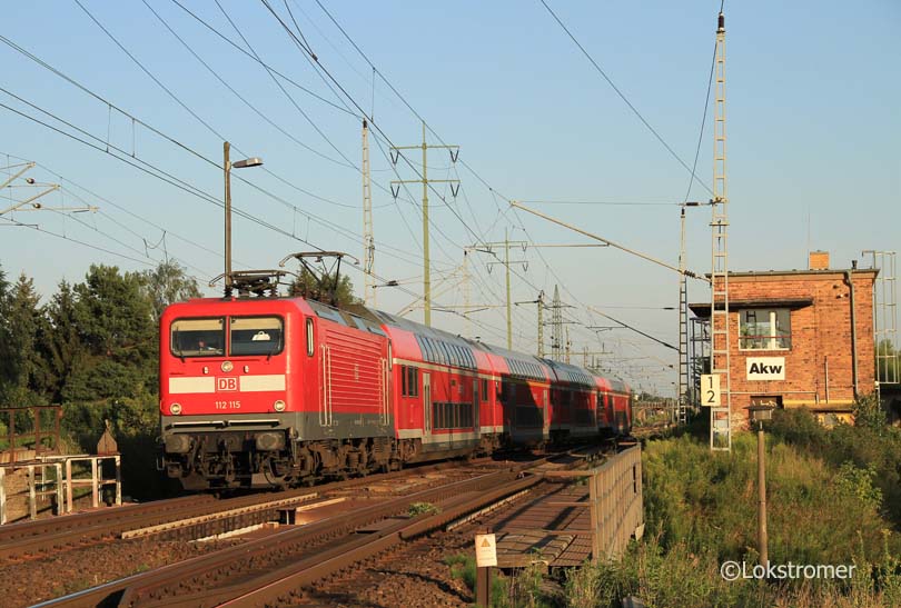DB 112 115 mit Regionalexpress RE5 nach Rostock Hbf in Berlin am Karower Kreuz am 24.07.2012