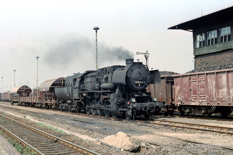 DR 52 8001 (Bw Angermünde) mit Nahgüterzug in Angermünde am 31.07.1986