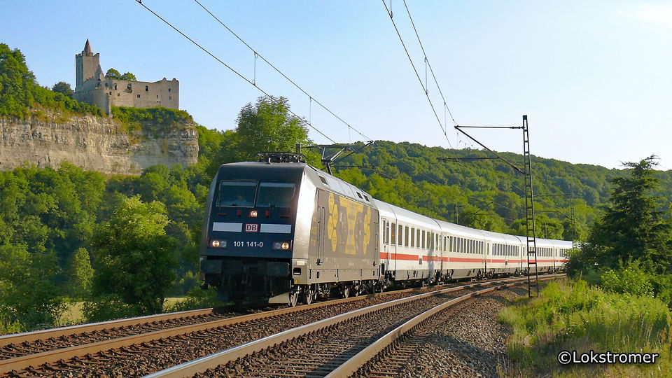 DB 101 141 mit IC am 16. Juli 2009 unter der Rudelsburg im Saaletal bei Bad Kösen