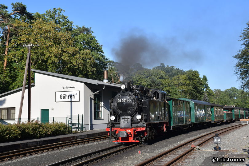 Ausfahrt der 99 4011 in Göhren mit Personenzug nach Binz KB am 23. Juli 2019