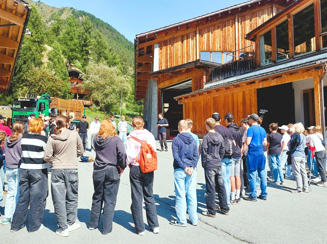 Berufswahl im Blick – Besuch am "Tag des Schweizer Holzes"