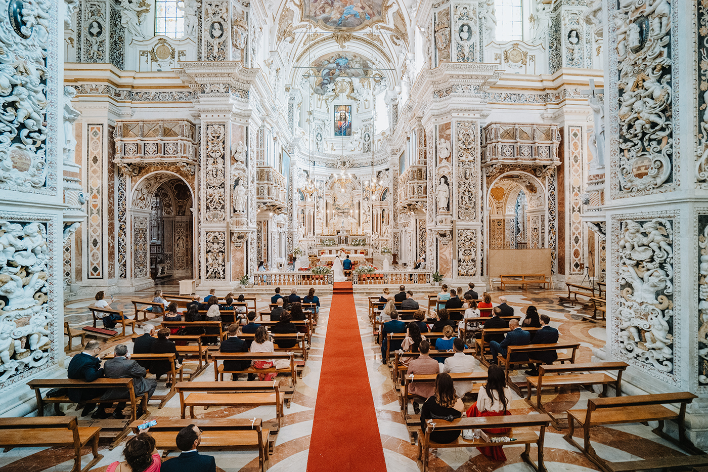 Matrimonio a "Casa Professa" e "San Giuseppe ai Teatini" sono delle chiese troppo grandi e maestose per pochi invitati