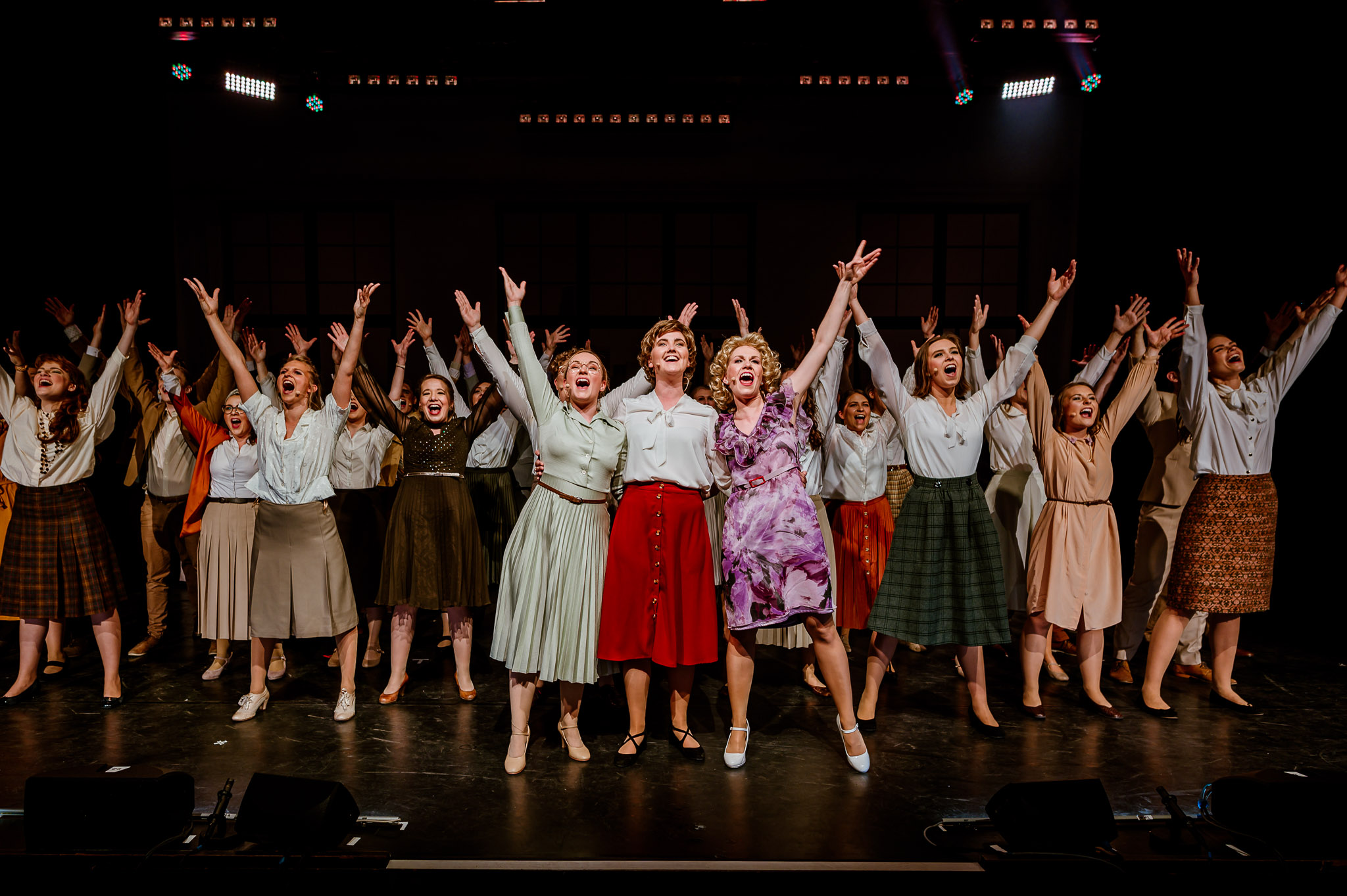 9 TO 5 (2019)