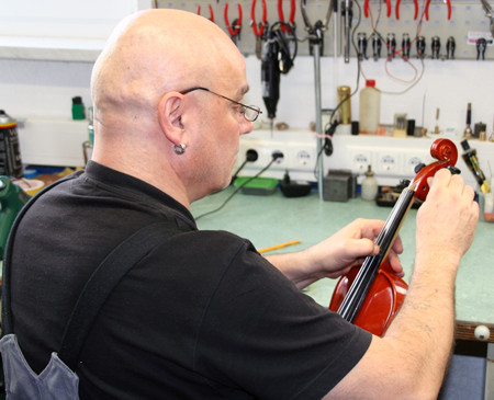 Meister Rudi Kaufmann, immer konzentriert bei der Arbeit!!