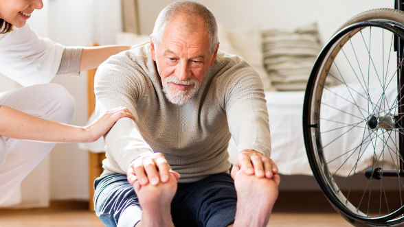 Mann, Zuhause, Rollstuhl, Übung, Mobile Physiotherapie