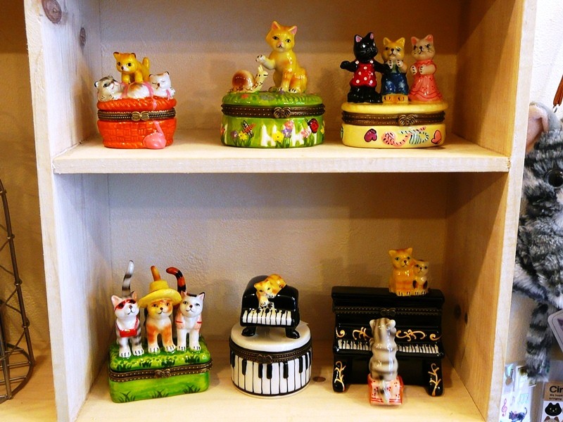 お宝品 】猫 かたつむり ポタリーケース 陶磁器
