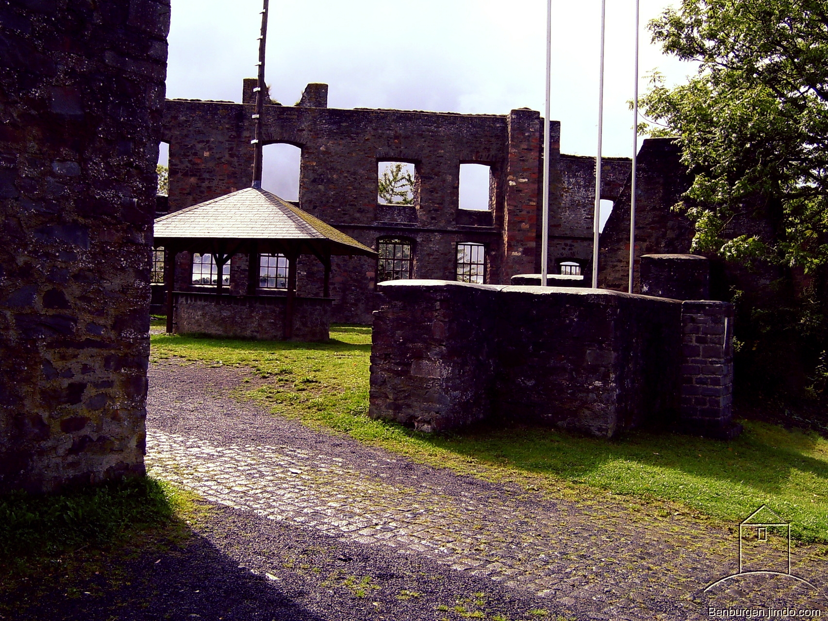 Ulmener Burgen Burgen und Ruinen Benburgen.de