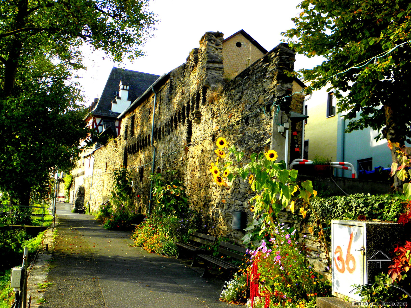 Stadtbefestigung am Lahnufer.