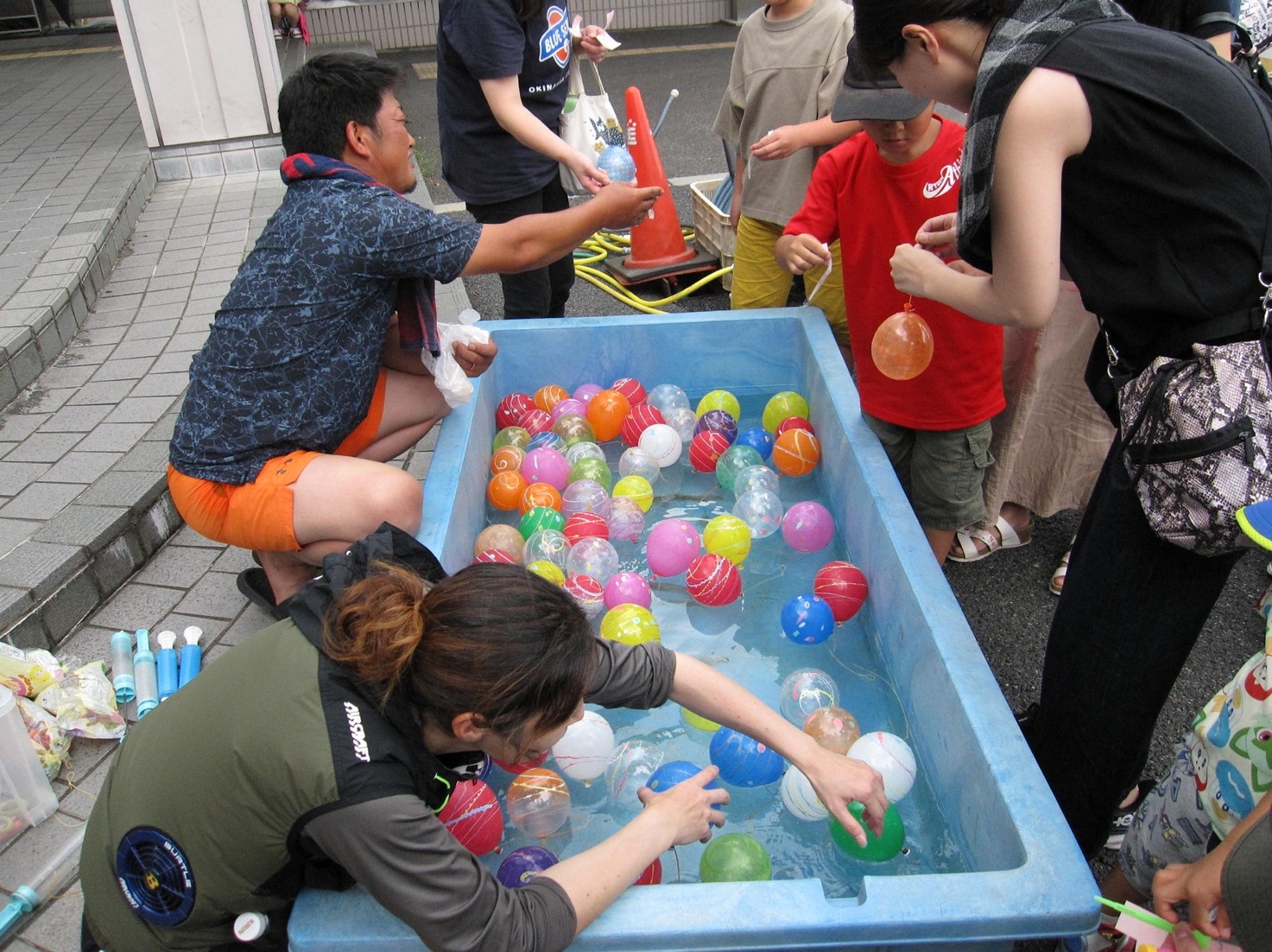 ヨーヨー釣りも大繁盛