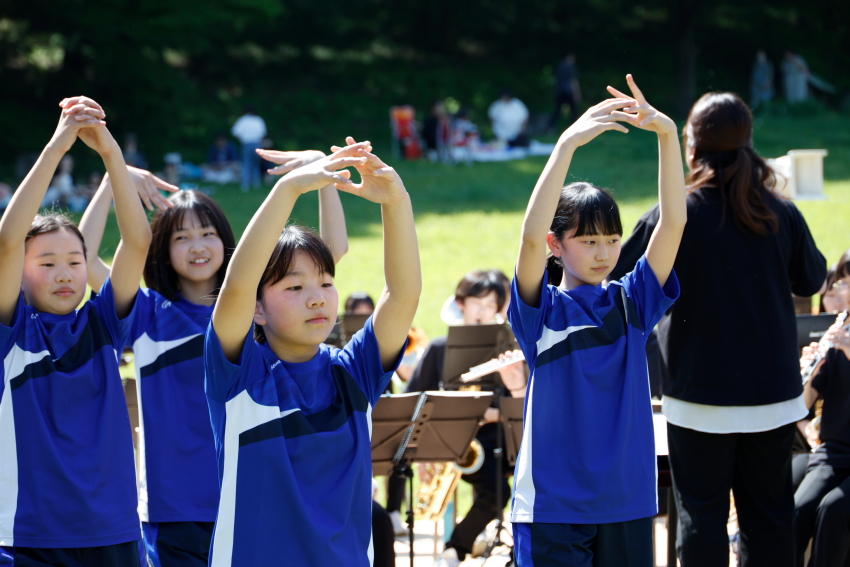 吹奏楽部新1年生はダンスで参加！