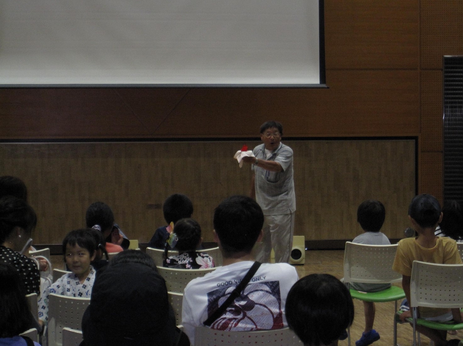 小林会長自ら手品を披露