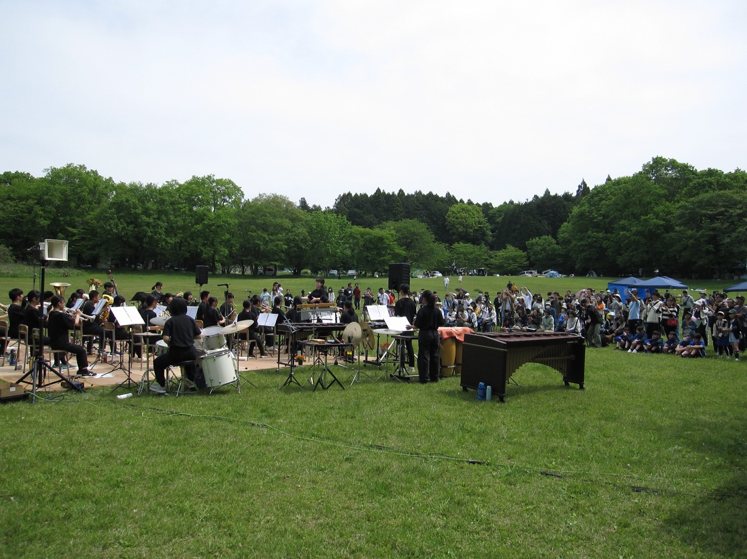 豊郷中学校吹奏楽部による演奏（こだまの森）