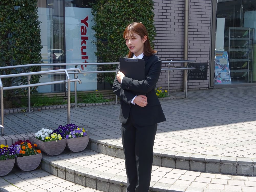 井上咲楽さんがインタビューに市民センターにいらっしゃました