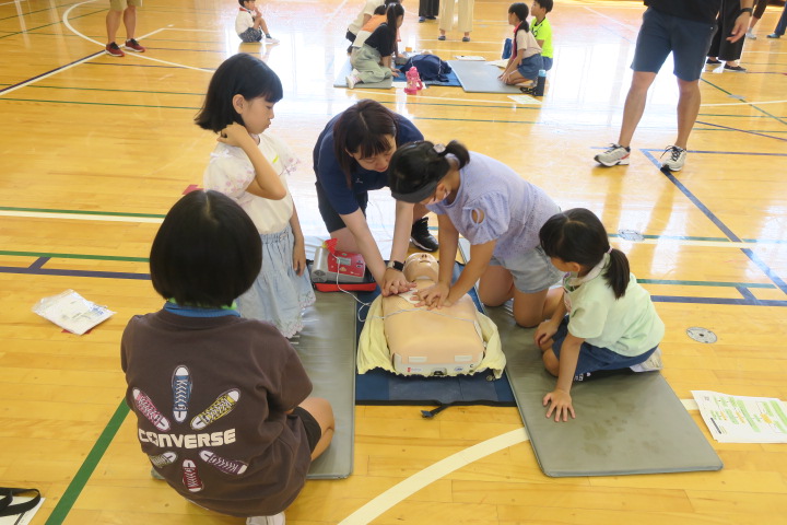 BLS(医療技術学部学生さんの丁寧なご指導)