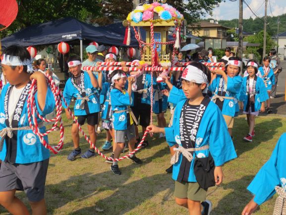 子供会のお神輿巡行
