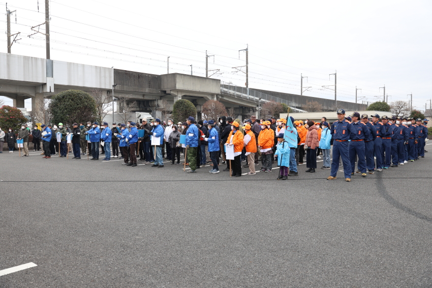 寒空の下、各自治会などから220名が集結