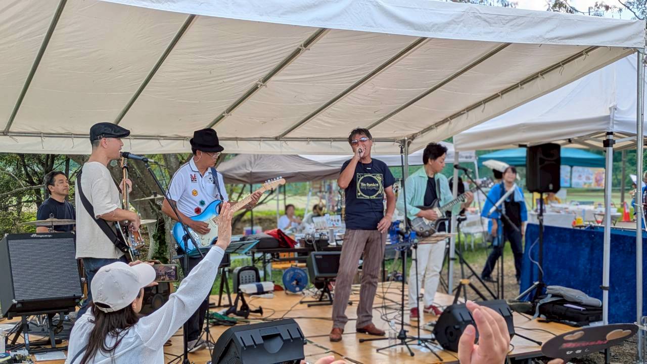 ロックバンド　Blue Ocean Clbuさん　による演奏1