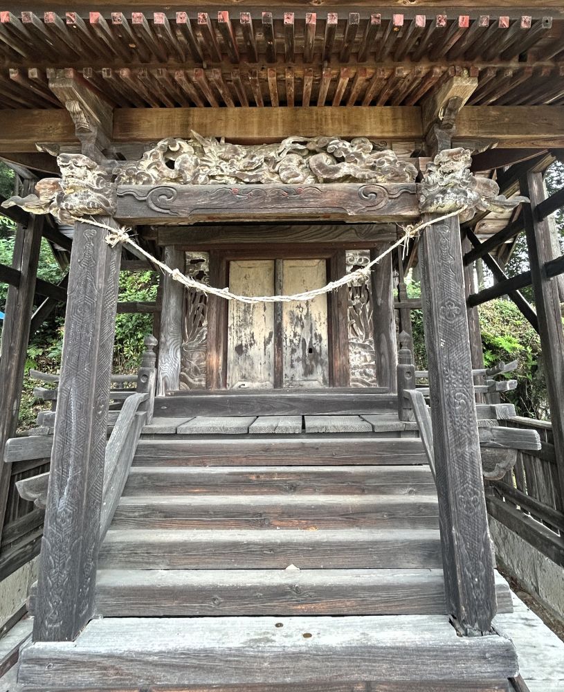 彫り物が素晴らしい