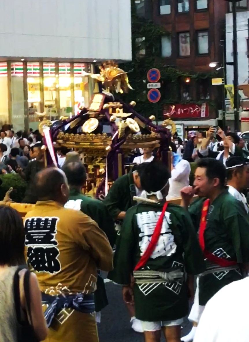 宮祭り、豊郷睦會の方々。