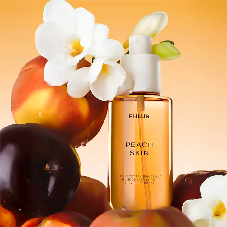 Lecker, fruchtig, betörend: Courtesy of Phlur Peach Skin 2015 in Austin Texas gegründet, schwappt der Flow von Courtesy of Phlur nun auch zu uns herüber & betört uns mit fruchtigen Bodysprays, die ihresgleichen suchen | Hot Port Life & Style Blog