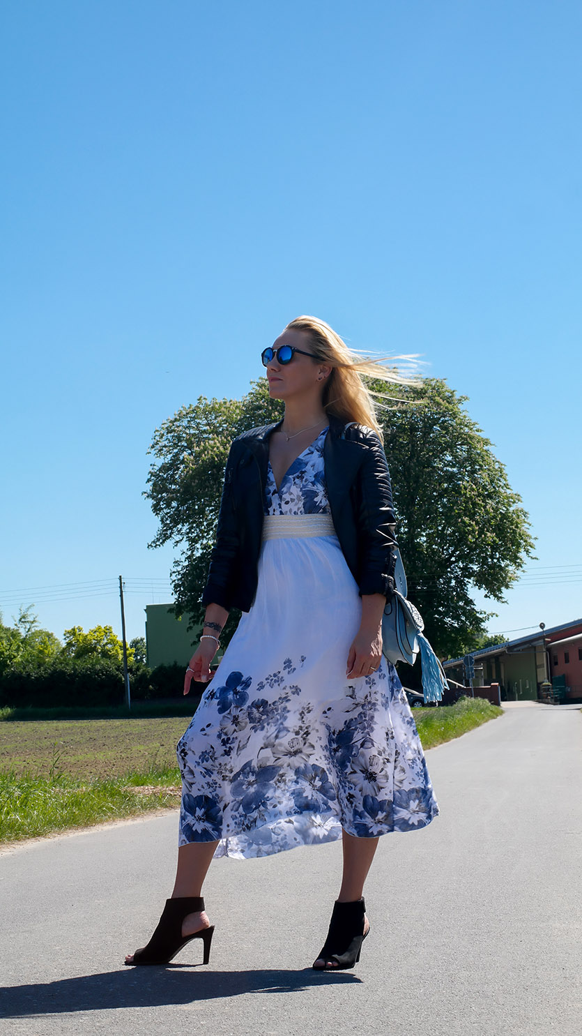 © Hot Port Life & Style | Das mediterrane Blumenkleid Coole Sommerkleider für die Saison | Was sind die Trends in diesem Jahr? | Mediterrane Sommerkleider sind derzeit sehr gefragt | hot-port.de | 30+ Style Blog