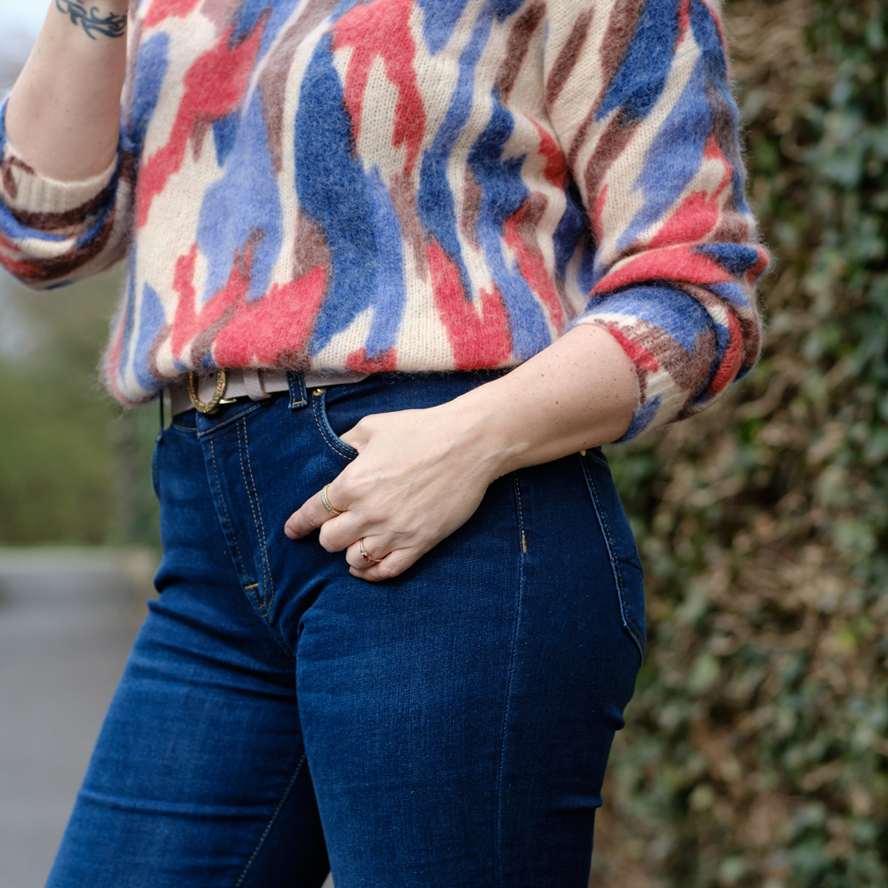 Jeans Trends & 70er Jahre Vibes mit 7 for all Mankind. Die Schlaghose im Bootcut Style wird als Modetrend 2024 neu interpretiert und gilt als Alternative zur bisher angesagten Mom Jeans | Hot Port Life & Style Blog