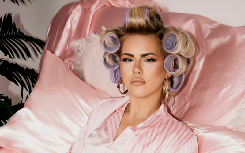 R&B Nostalgie mit Reigns & Made For Britische Soulsängerin Reigns liefert R&B Nostalgie und pure Emotionen Dank der neuen Single Made For | Hot Port Life & Style Blog