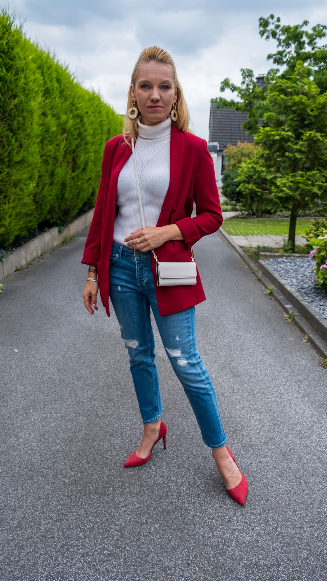 Wir alle lieben Mode: Dass ein Outfit allerdings bis ins kleinste Detail geplant sein sollte, steht vollkommen außer Frage! Für den letzten Schliff empfehlen sich in aller Regel Accessoires, die den Look optisch perfekt aufwerten, weshalb ich Euch heute mein persönliches Must Have vorstellen möchte. Die Snake Phone Clutch von Selencia. Ein Umhängecover zum Schockverlieben | Hot Port Life & Style | Mode & Lifestyle Blog aus Deutschland