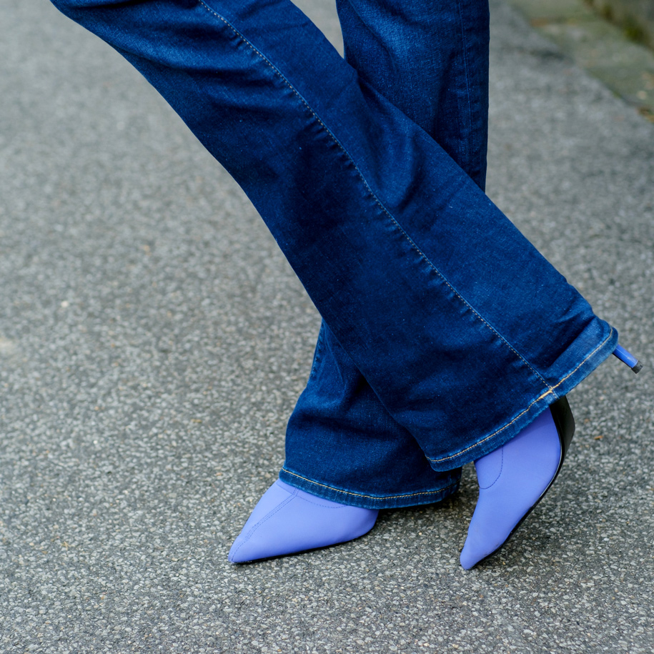 Jeans Trends & 70er Jahre Vibes mit 7 for all Mankind. Die Schlaghose im Bootcut Style wird als Modetrend 2024 neu interpretiert und gilt als Alternative zur bisher angesagten Mom Jeans | Hot Port Life & Style Blog