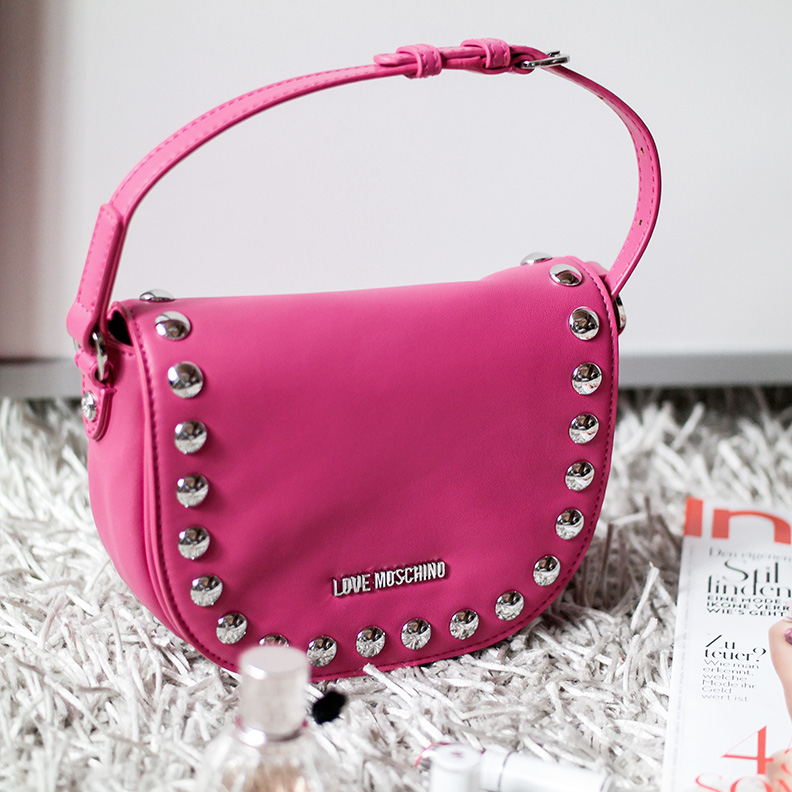 Poppy Bag | Love Moschino Studded Crossbody | hot-port.de | 30+ Style Blog