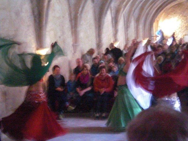 Orientalischer Tanz im Kreuzgang