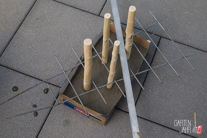 DIY Gartenschuhständer aus Beton und Holz
