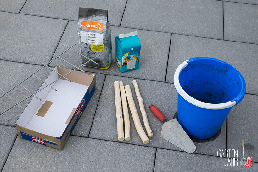 DIY Gartenschuhständer aus Beton und Holz
