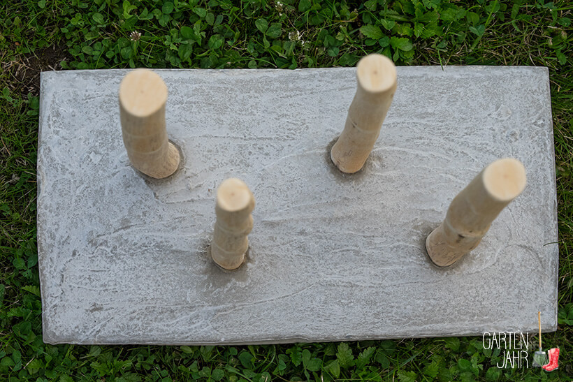 DIY Gartenschuhständer aus Beton und Holz