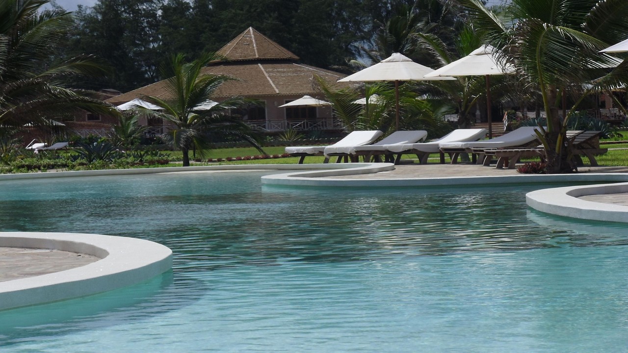 Holiday House Tembo Court Malindi - Beachfront Pool