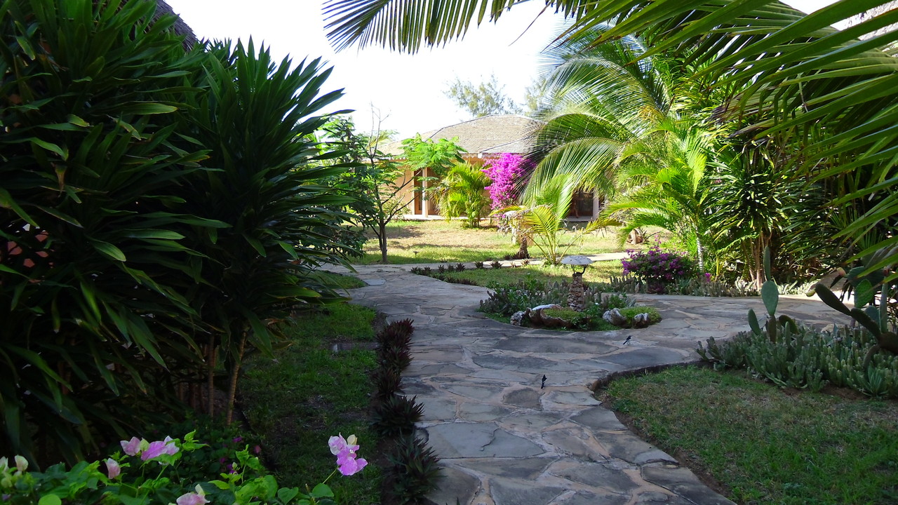 Holiday House Tembo Court Malindi - Gardens. Casa Vacanze Tembo Court Malindi -  Giardini