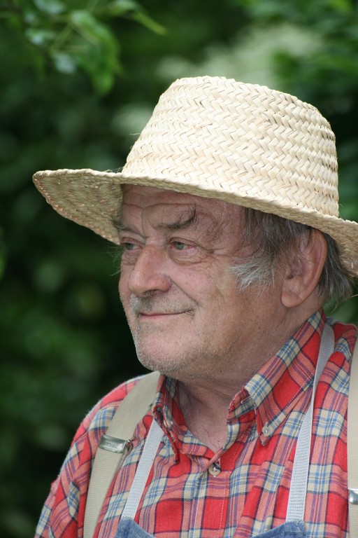 Bernard Douzenel (Cyprien le jardinier)