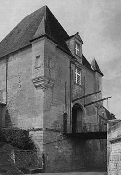 Pont-levis du château de Chalais