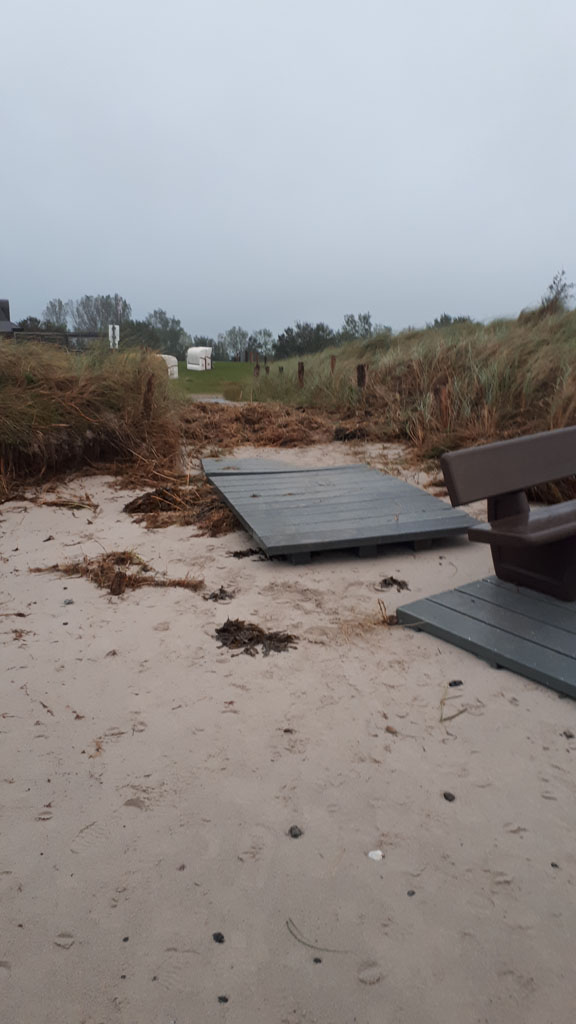 Linker Zugang zum Strand.