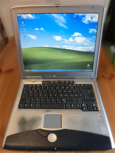 Foto eines Medion Notebooks mit Windows XP