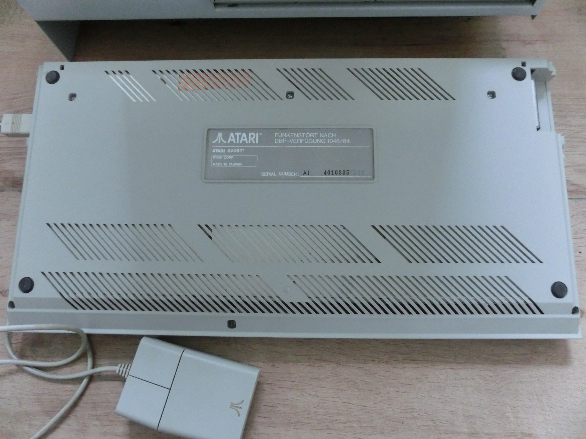 Die Unterseite des Atari ST