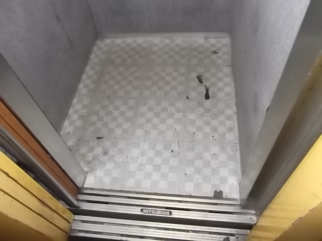 エレベーターの隙間に物を落としたら？