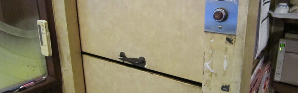 エレベーター保守点検の専門家が解説！ロープ式荷物用エレベーターの不具合・対策