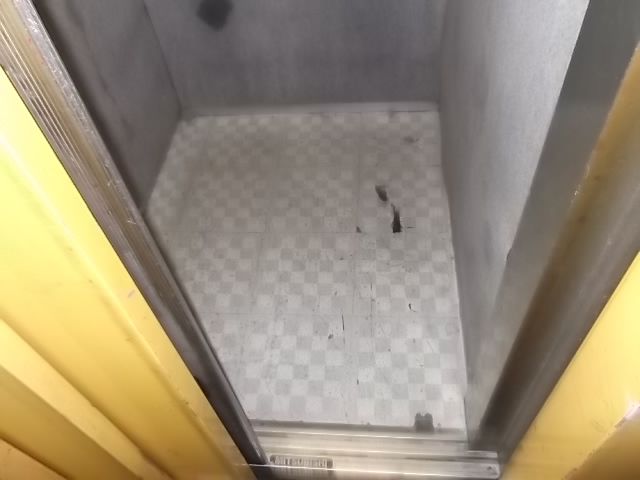 エレベーターの床